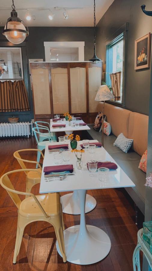 Modern Homestead Guest House Reedsville ภายนอก รูปภาพ
