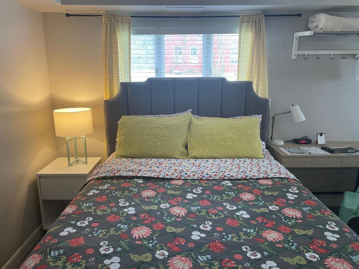 Modern Homestead Guest House Reedsville ภายนอก รูปภาพ