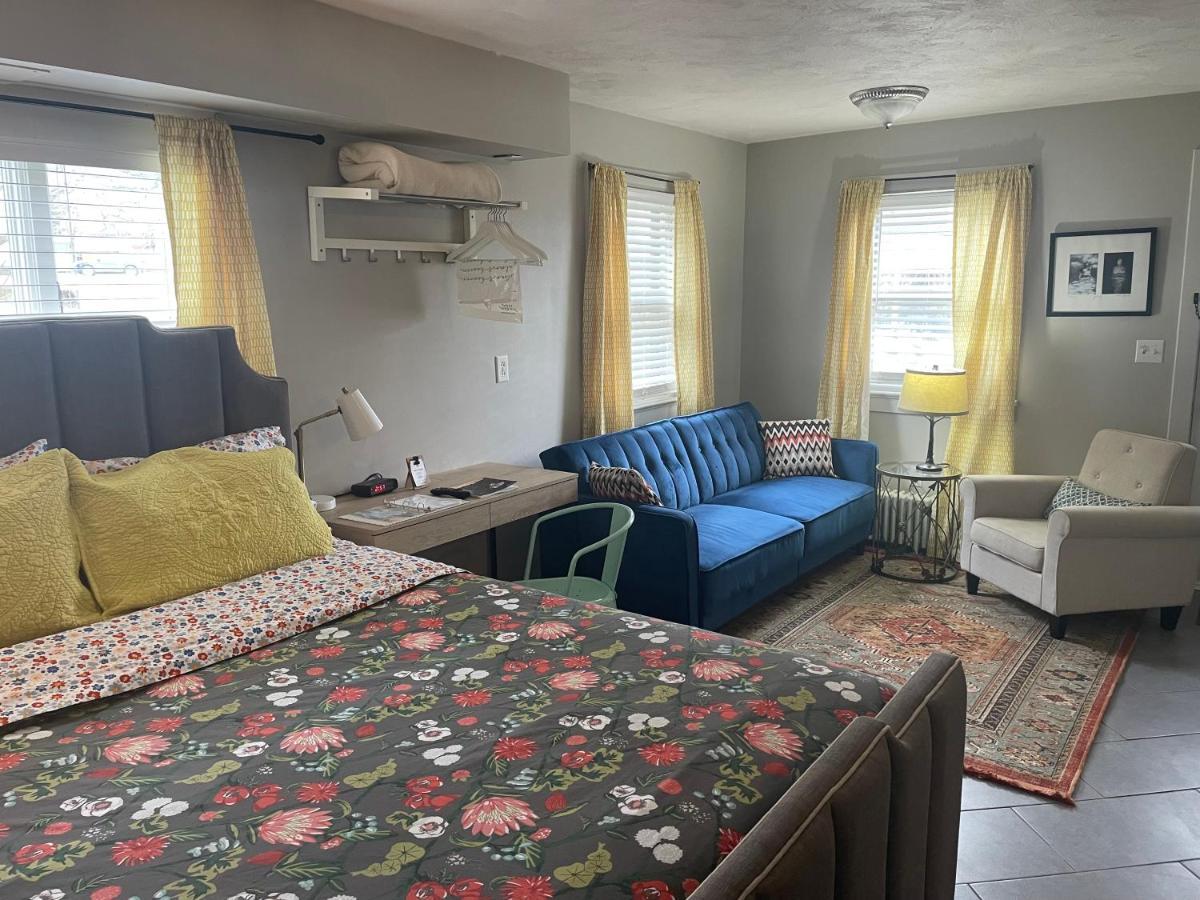 Modern Homestead Guest House Reedsville ภายนอก รูปภาพ