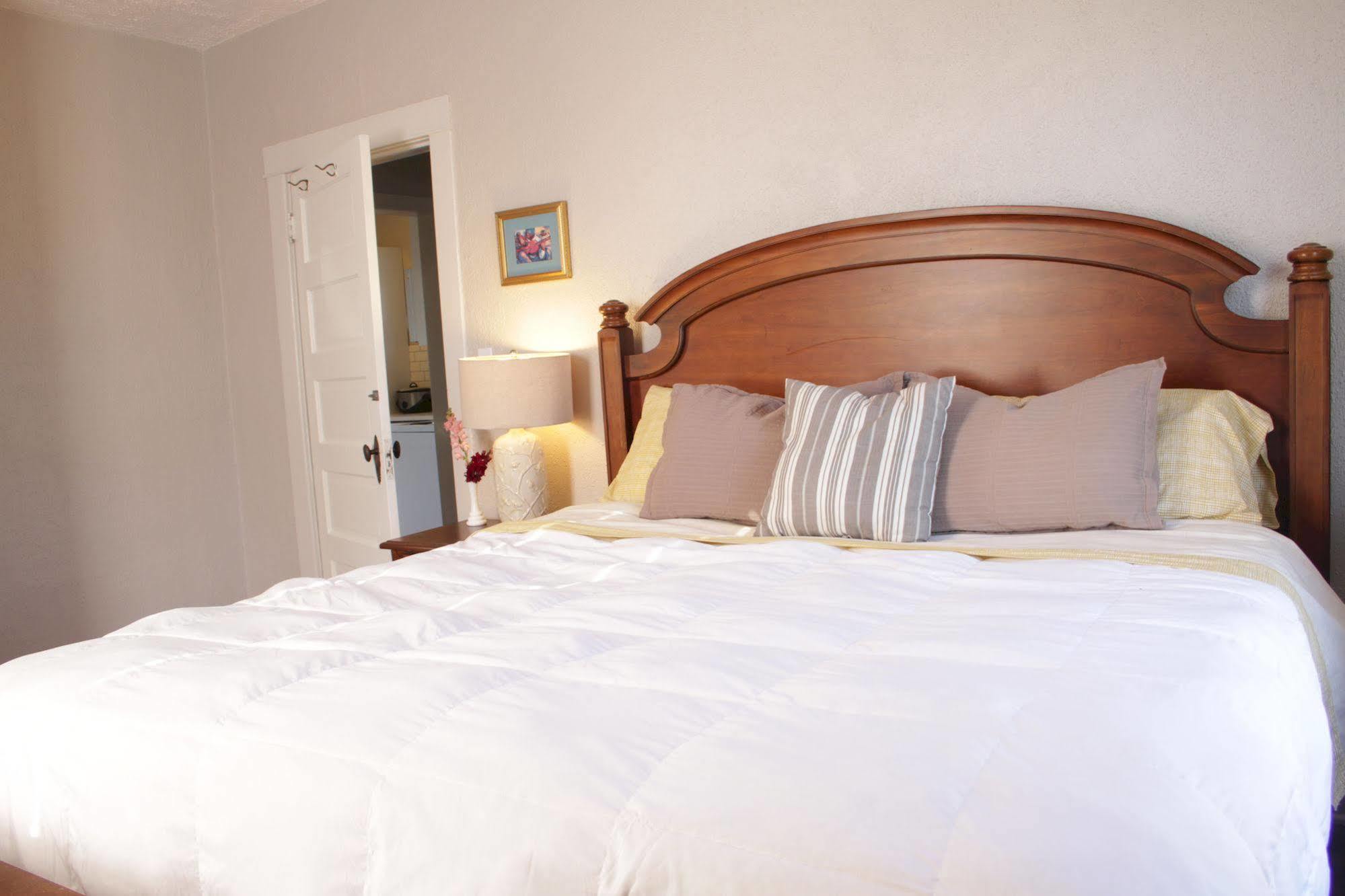 Modern Homestead Guest House Reedsville ภายนอก รูปภาพ